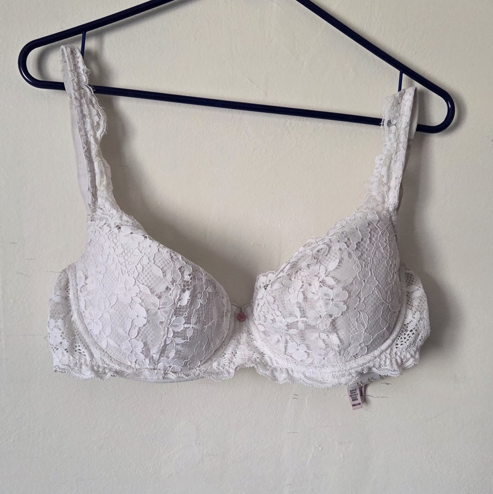 36DD VS Bra Bundle - Picture 2 of 9